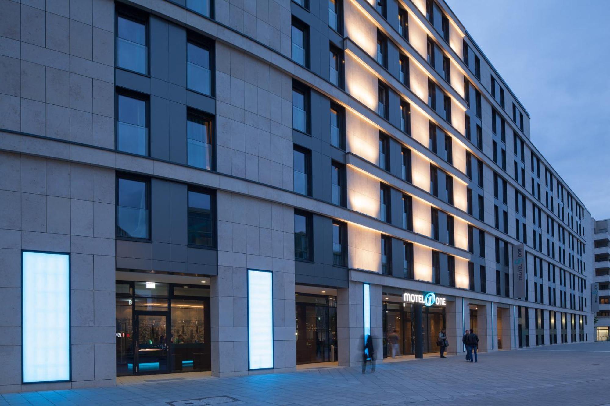 Motel One Frankfurt Messe Франкфурт-на-Майні Екстер'єр фото